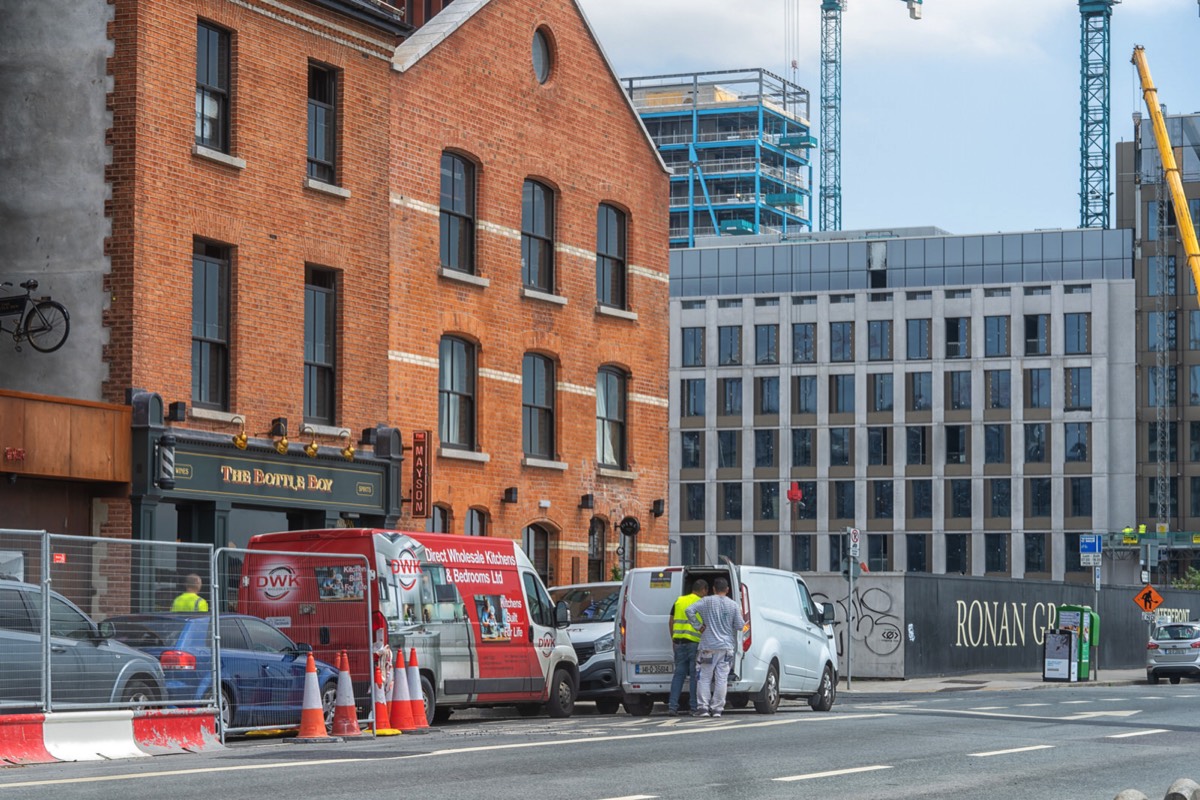 THE BOTTLE BOY A NEW PUB ON THE NORTH WALL  REPLACING VALLENCE & McGRATH 002