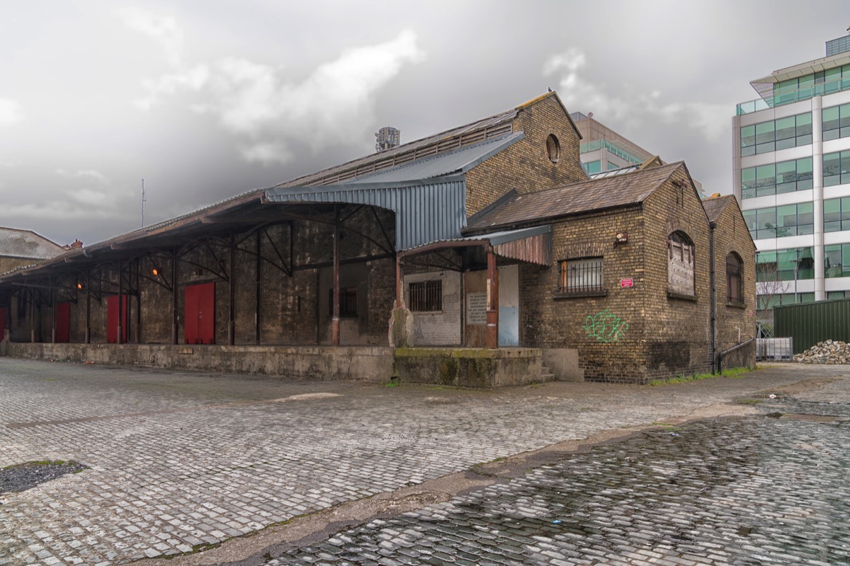 OLD WAREHOUSE ON SIR JOHN ROGERSONS QUAY - PHOTOGRAPHED 17 APRIL 2017 002