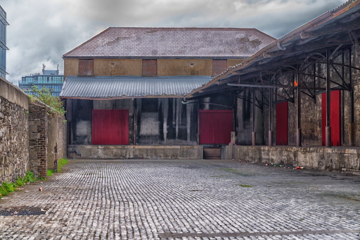 OLD WAREHOUSE ON SIR JOHN ROGERSONS QUAY - PHOTOGRAPHED 17 APRIL 2017 004