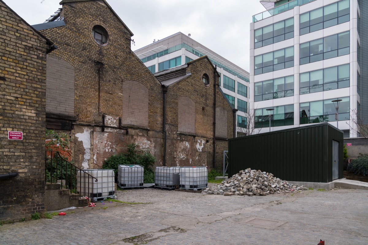 OLD WAREHOUSE ON SIR JOHN ROGERSONS QUAY - PHOTOGRAPHED 17 APRIL 2017 005