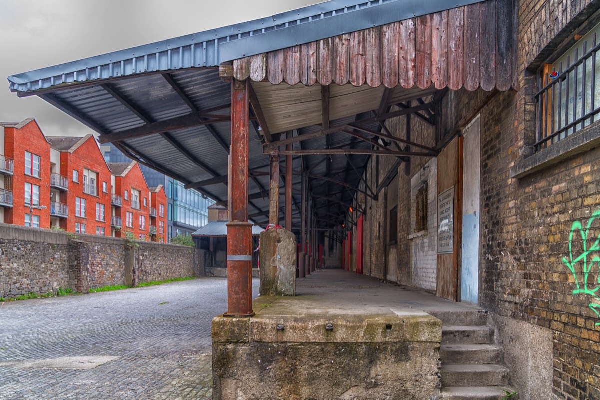 OLD WAREHOUSE ON SIR JOHN ROGERSONS QUAY - PHOTOGRAPHED 17 APRIL 2017 006