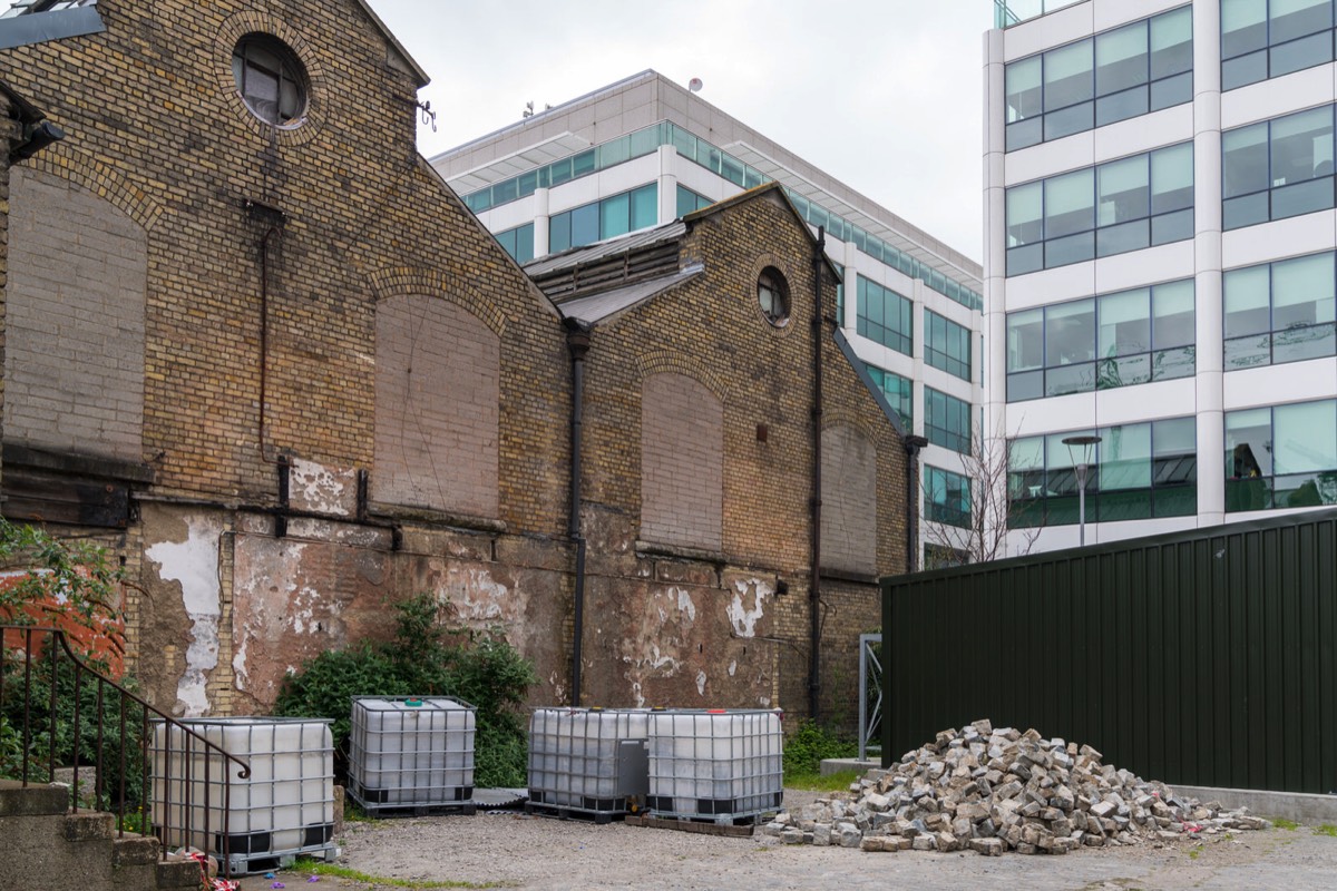 OLD WAREHOUSE ON SIR JOHN ROGERSONS QUAY - PHOTOGRAPHED 17 APRIL 2017 007