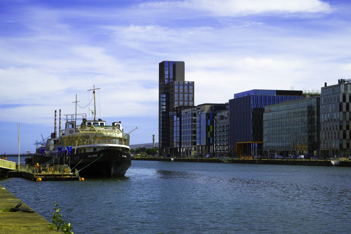 JOHN ROGERSONS QUAY AS SEEN FROM THE OTHER SIDE OF THE LIFFEY 002