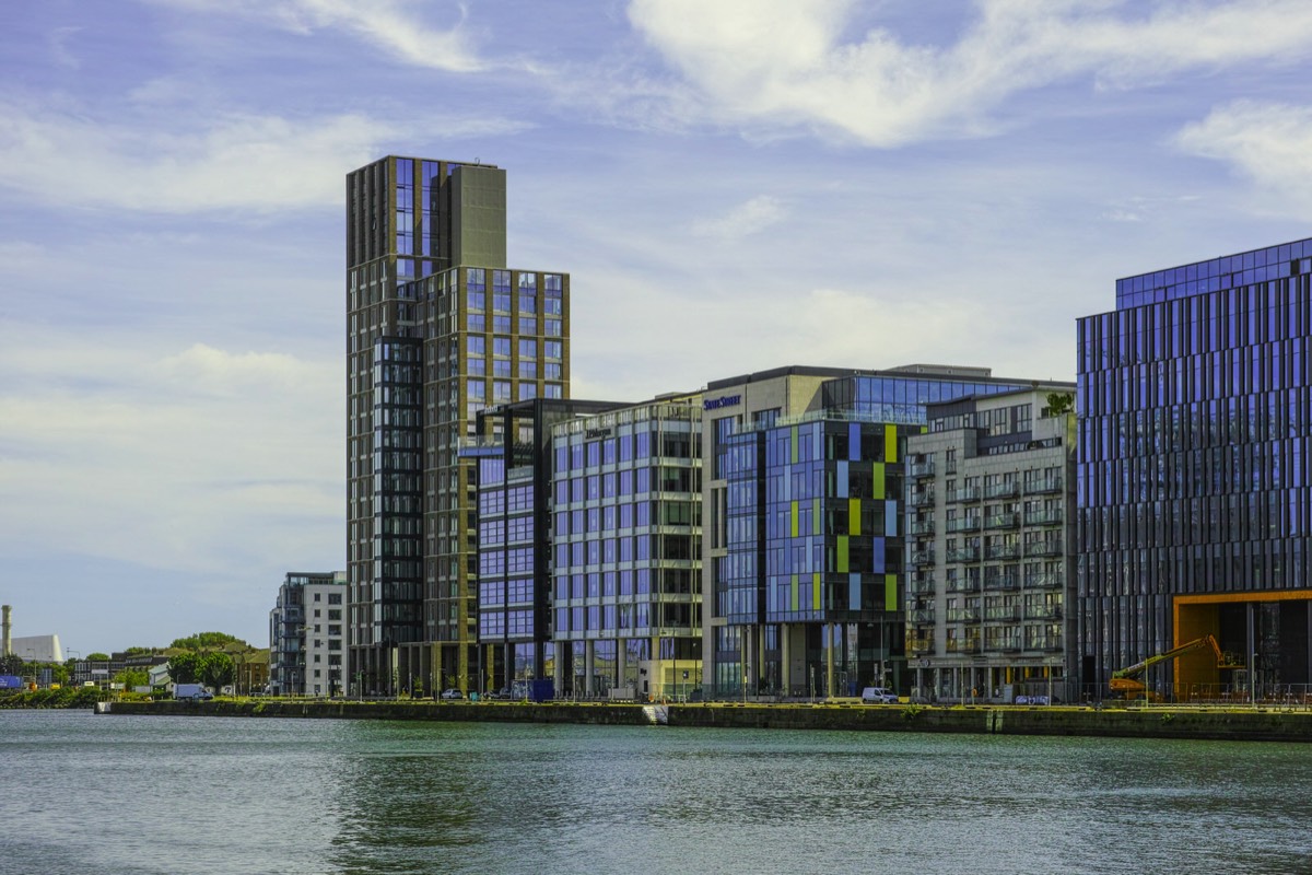 JOHN ROGERSONS QUAY AS SEEN FROM THE OTHER SIDE OF THE LIFFEY 005