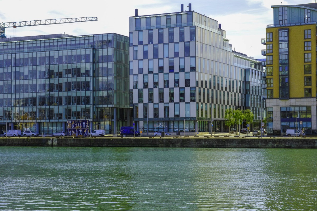 JOHN ROGERSONS QUAY AS SEEN FROM THE OTHER SIDE OF THE LIFFEY 007
