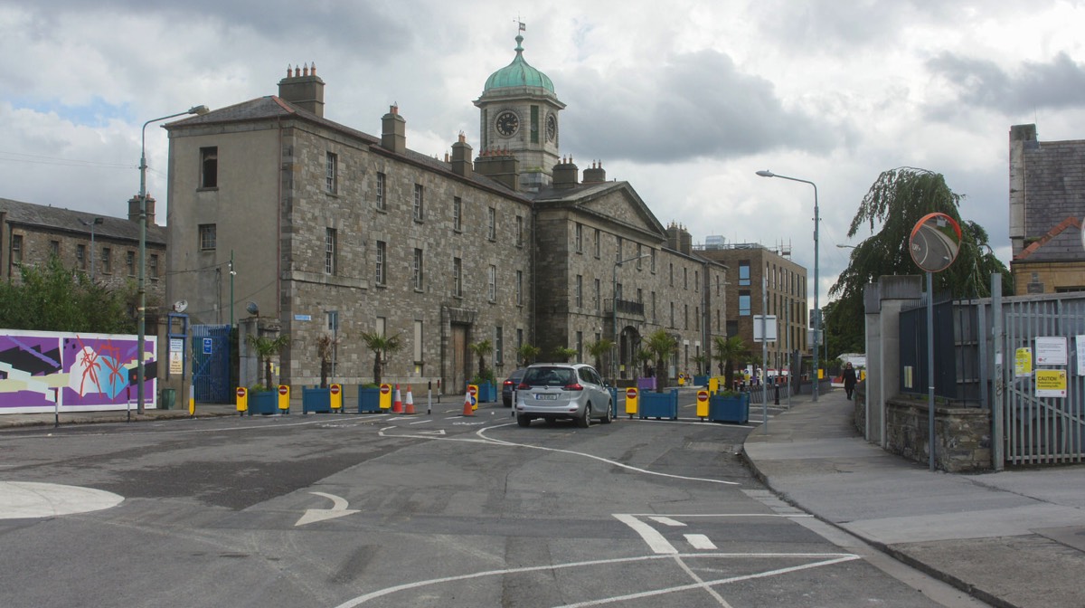 LOWER GRANGEGORMAN - TRAFFIC RESTRICTIONS NOW APPLY 004