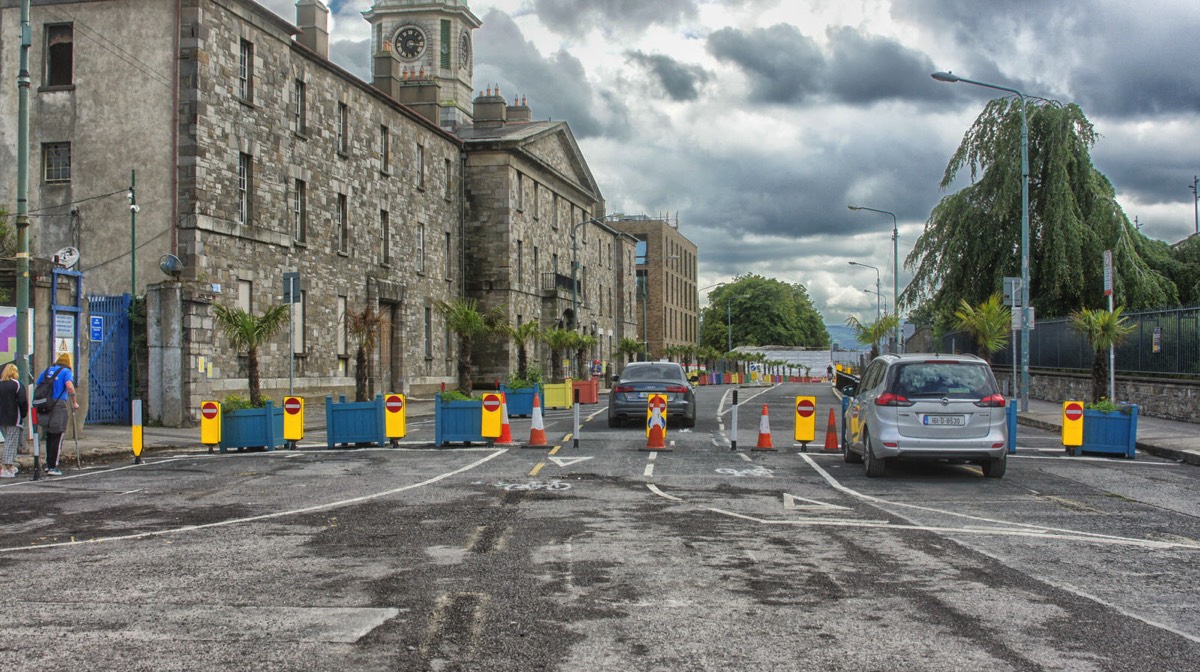 LOWER GRANGEGORMAN - TRAFFIC RESTRICTIONS NOW APPLY 005