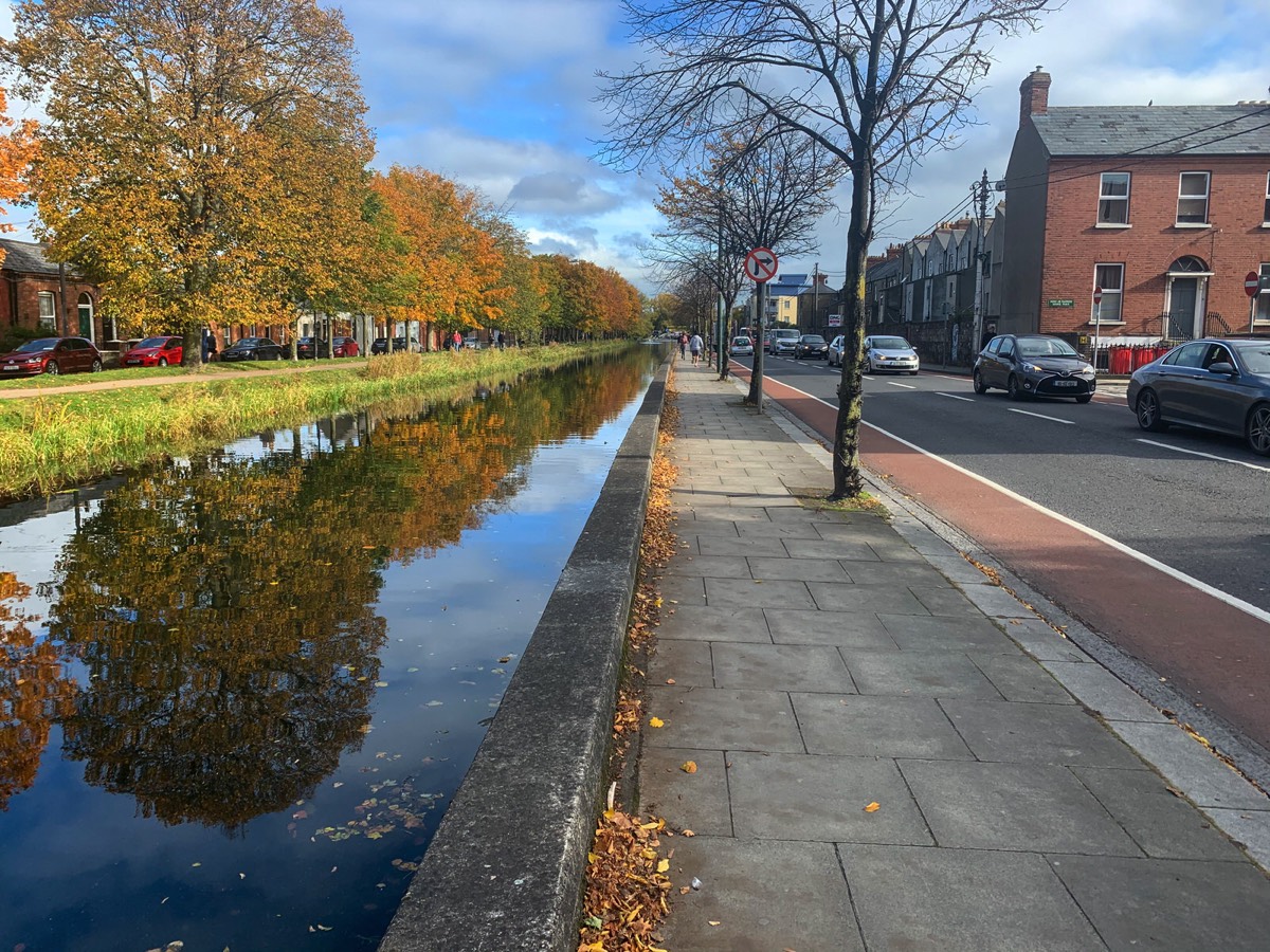 A WALK ALONG GROVE ROAD ON THE SOUTH BANK OF THE GRAND CANAL  006