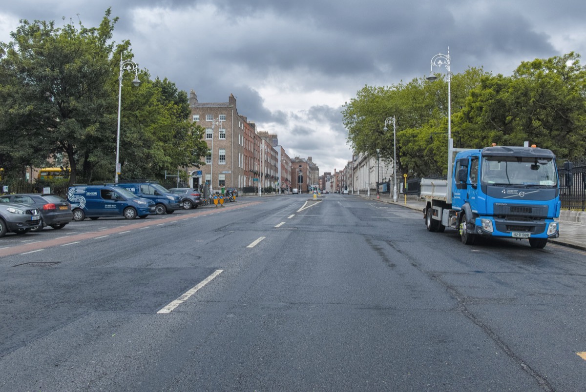 MERRION SQUARE - ONE OF FIVE GEORGIAN SQUARES IN DUBLIN 001