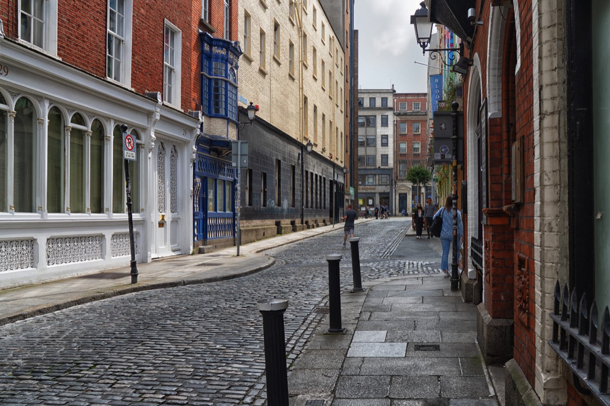 ANGLESEA STREET IN TEMPLE BAR 001