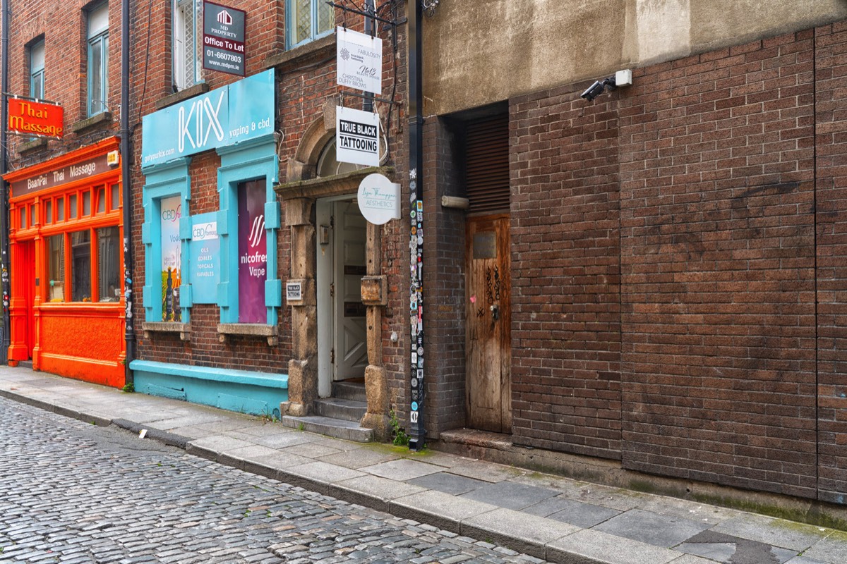 ANGLESEA STREET IN TEMPLE BAR 002