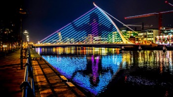  WINTER LIGHTS AT THE SAMUEL BECKETT BRIDGE  A CHRISTMAS LIGHT SHOW - CREATED BY LOCAL COMMUNITY  