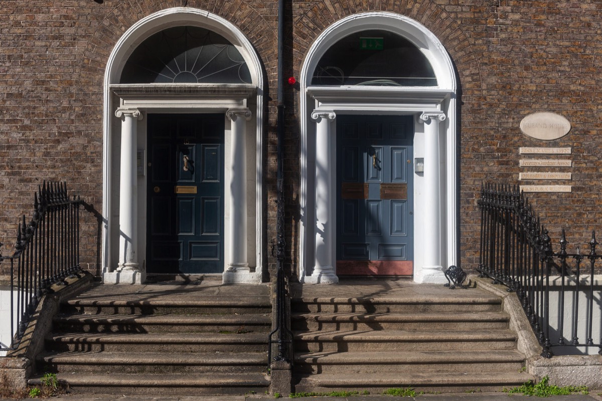 THE DOORS OF DUBLIN - UPPER MOUNT STREET 012