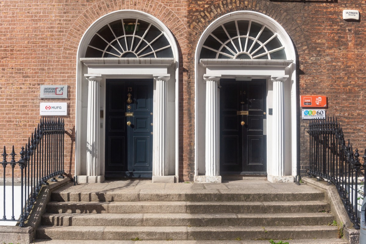 THE DOORS OF DUBLIN - UPPER MOUNT STREET 014