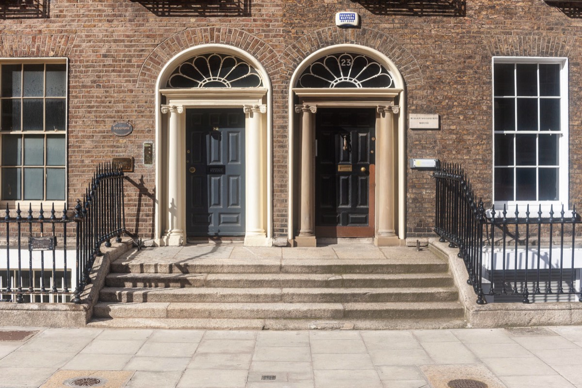 THE DOORS OF DUBLIN - UPPER MOUNT STREET 017