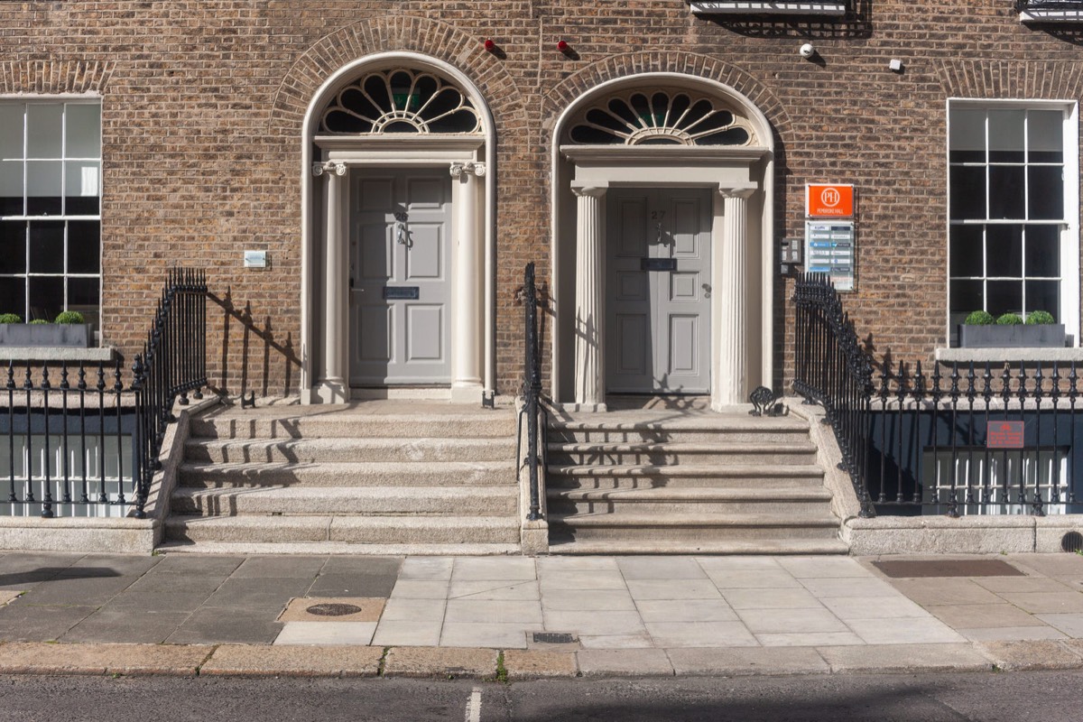 THE DOORS OF DUBLIN - UPPER MOUNT STREET 019