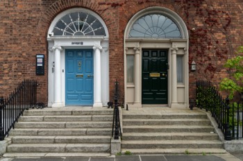 THE DOORS OF DUBLIN - FITZWILLIAM PLACE 