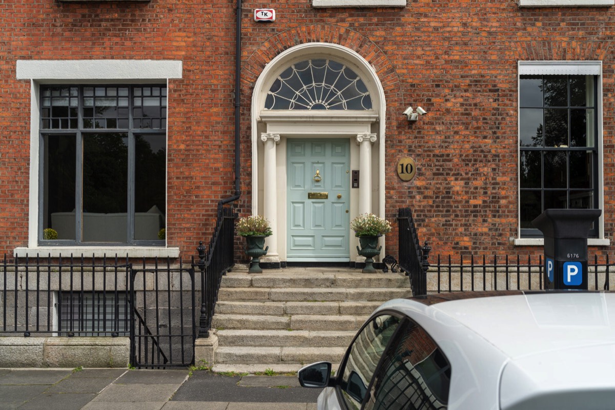 THE DOORS OF DUBLIN - FITZWILLIAM PLACE 005