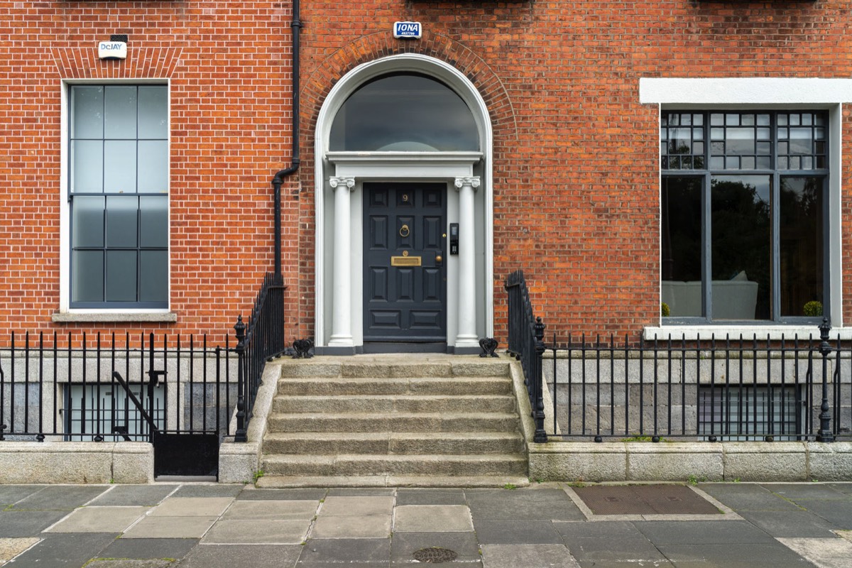 THE DOORS OF DUBLIN - FITZWILLIAM PLACE 006