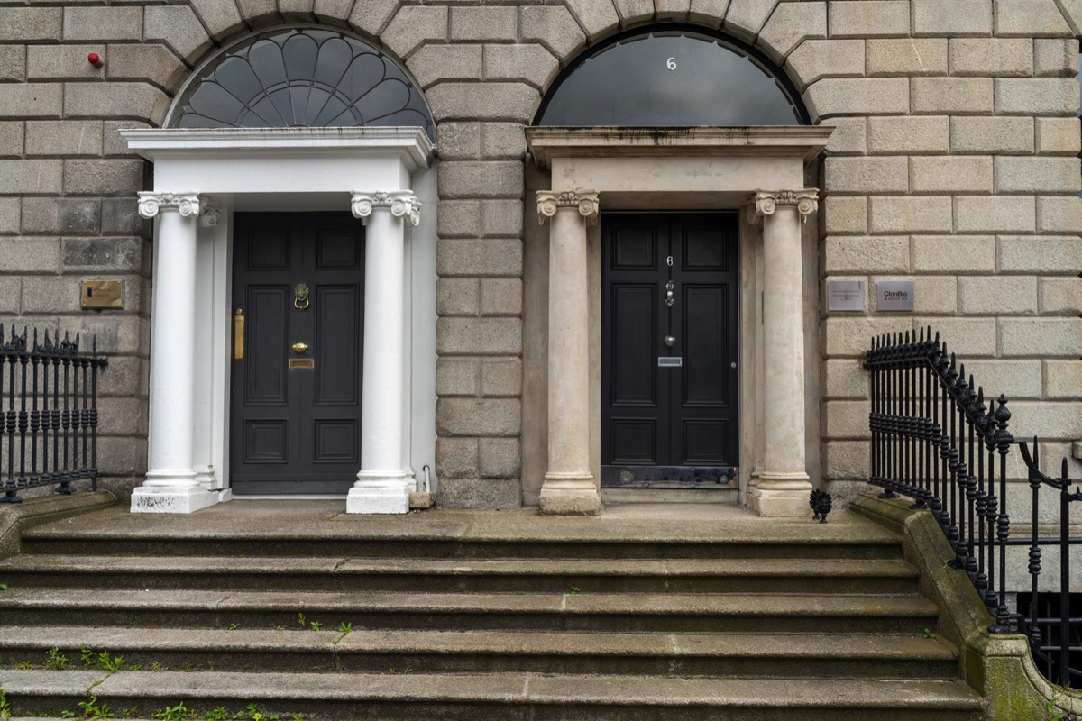 THE DOORS OF DUBLIN - FITZWILLIAM PLACE 011