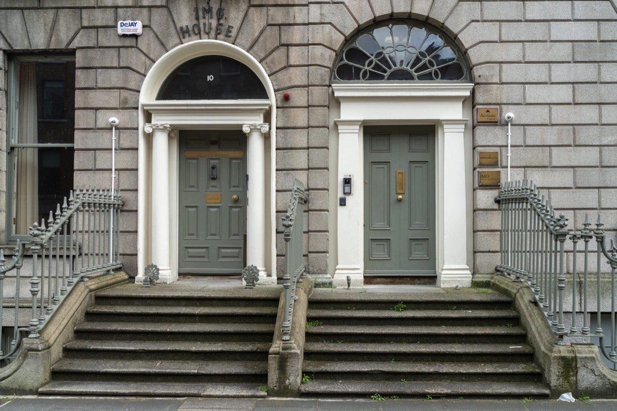 THE DOORS OF DUBLIN - FITZWILLIAM PLACE 014