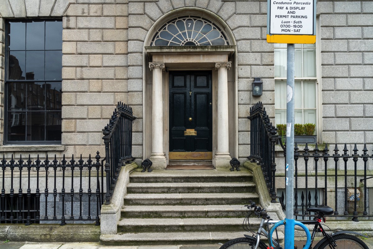 THE DOORS OF DUBLIN - FITZWILLIAM PLACE 016