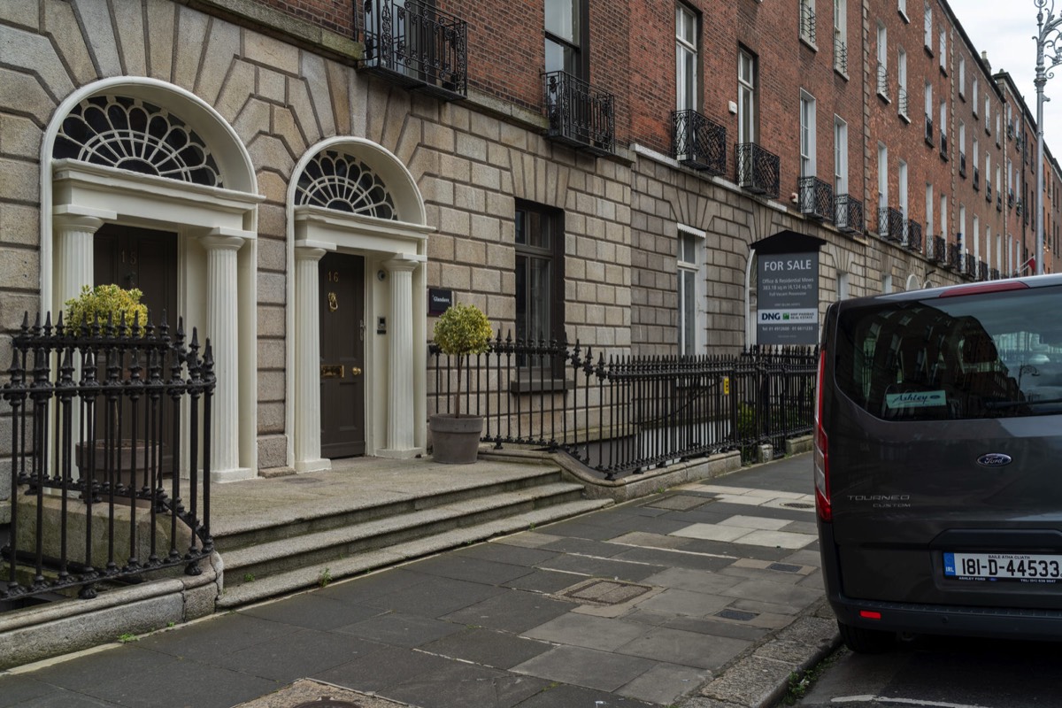 THE DOORS OF DUBLIN - FITZWILLIAM PLACE 017