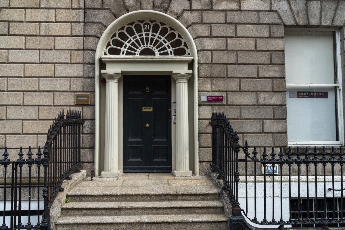 THE DOORS OF DUBLIN - FITZWILLIAM PLACE 025