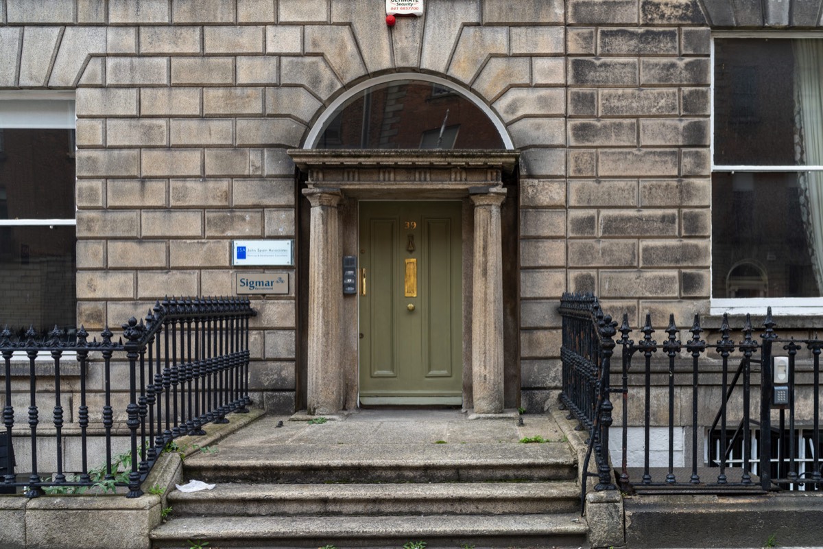 THE DOORS OF DUBLIN - FITZWILLIAM PLACE 036