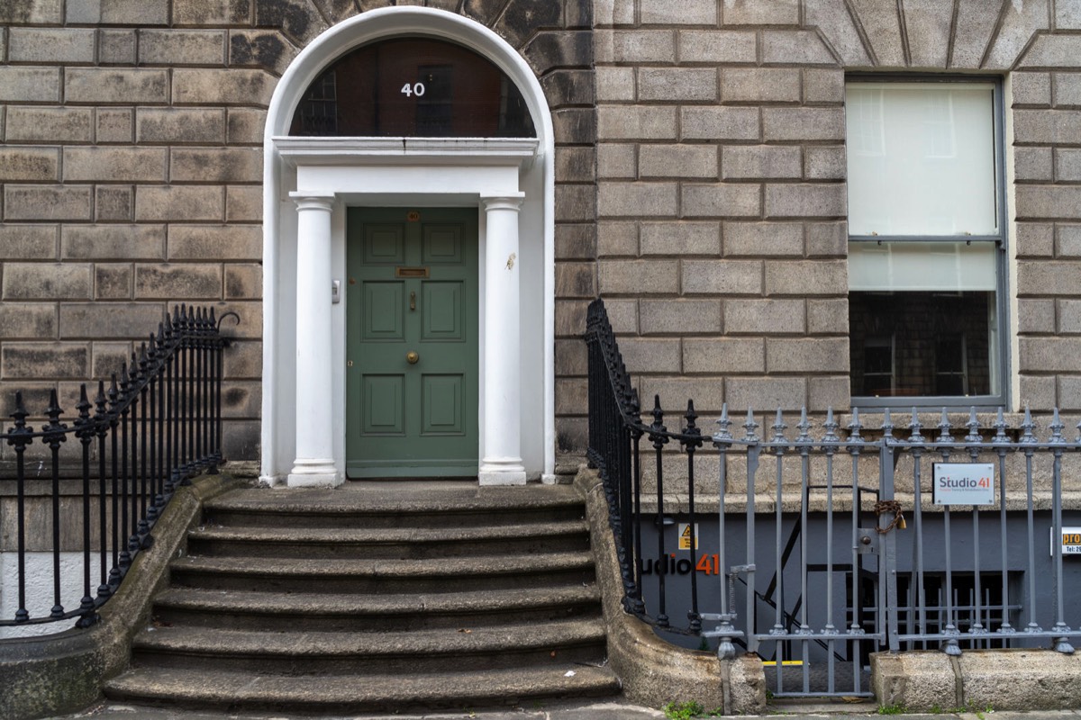 THE DOORS OF DUBLIN - FITZWILLIAM PLACE 037