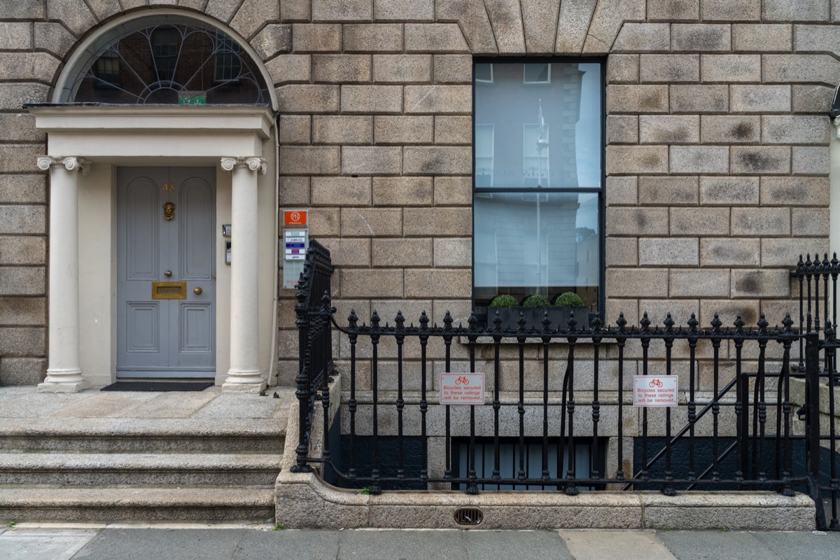 THE DOORS OF DUBLIN - FITZWILLIAM PLACE 038