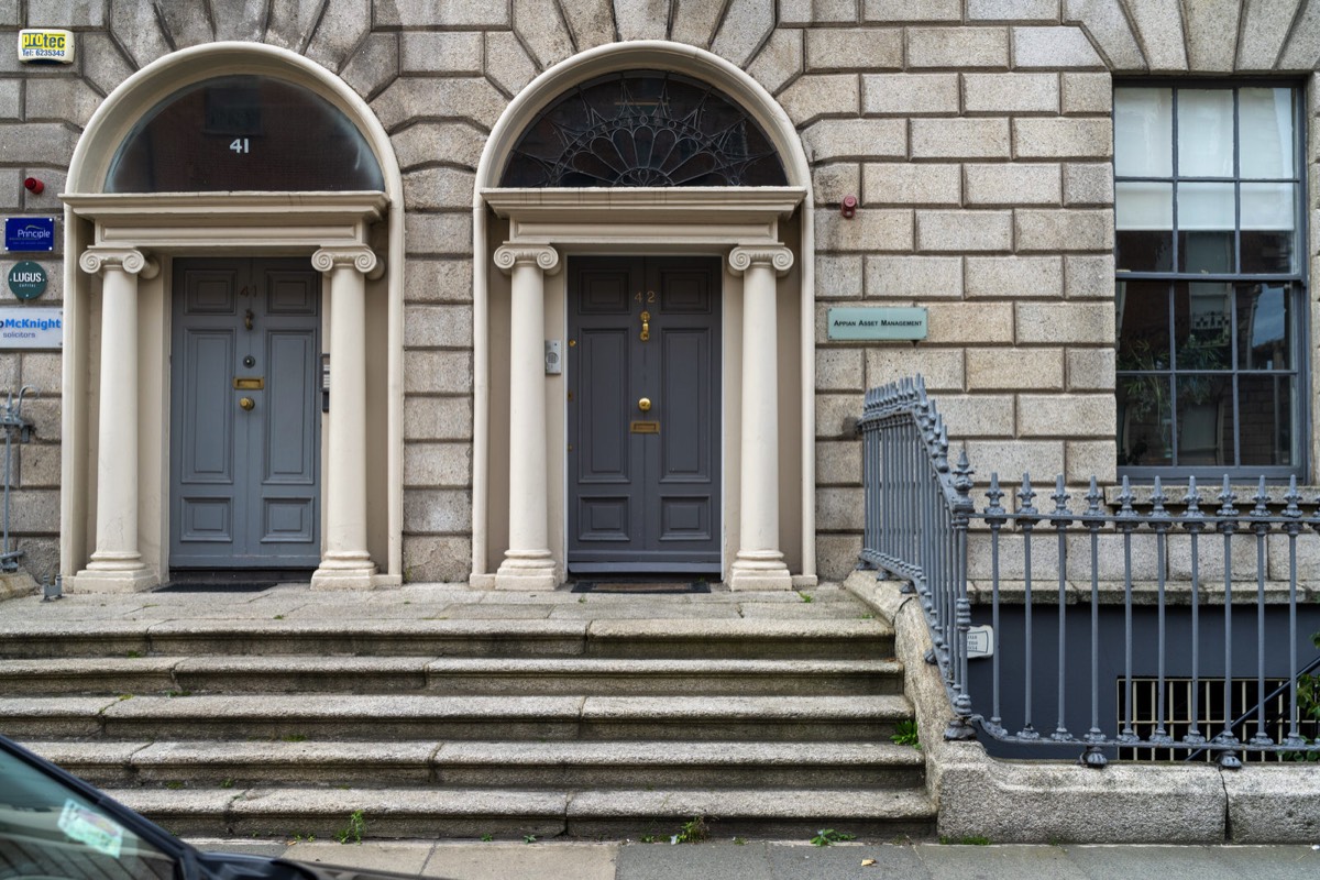 THE DOORS OF DUBLIN - FITZWILLIAM PLACE 040