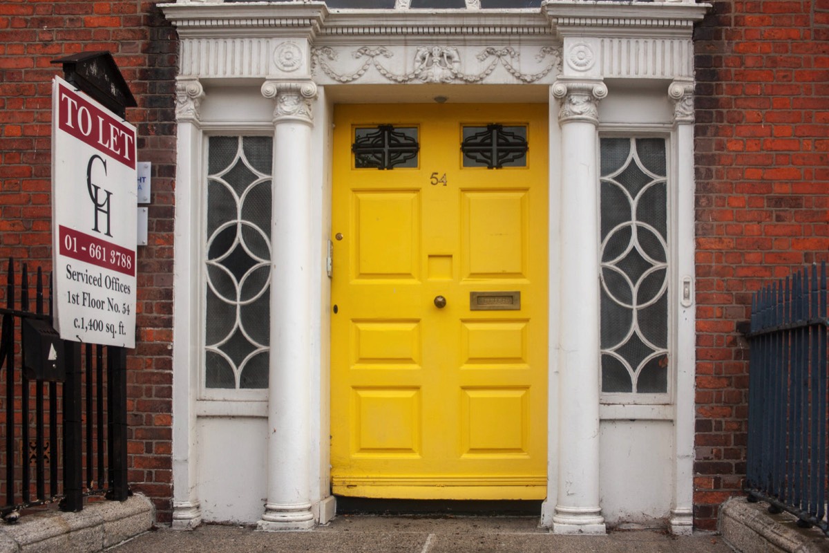 DOORS OF DUBLIN - YELLOW DOOR AT 54 MERRION SQUARE 