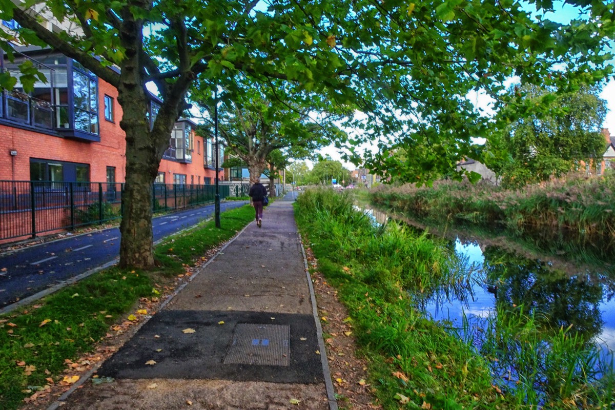 CHARLEMONT PLACE - FROM THE TRAM STOP TO THE BOARDWALK AT LEESON STREET BRIDGE 010