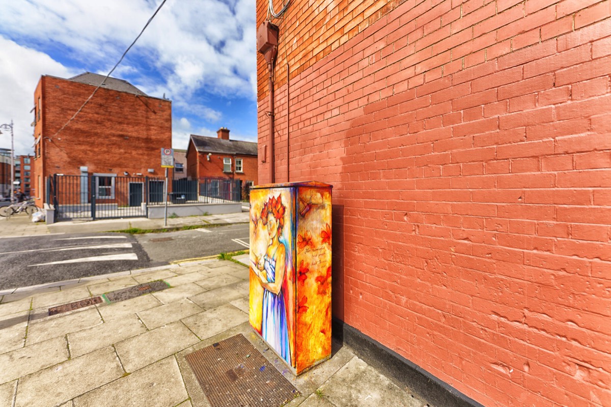 PAINT-A-BOX STREET ART ON NORTH KING STREET PAWEL JASINSKI 002