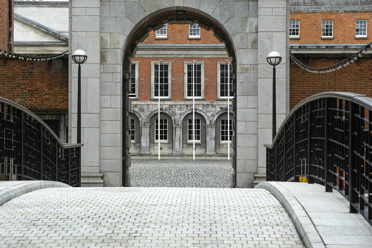 DUBLIN CASTLE WITHOUT TOURISTS 002