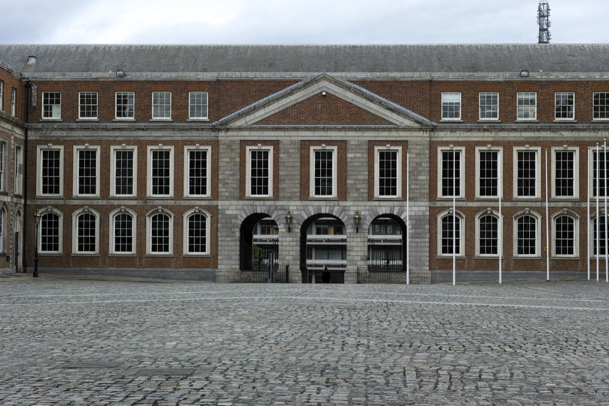 DUBLIN CASTLE WITHOUT TOURISTS 003