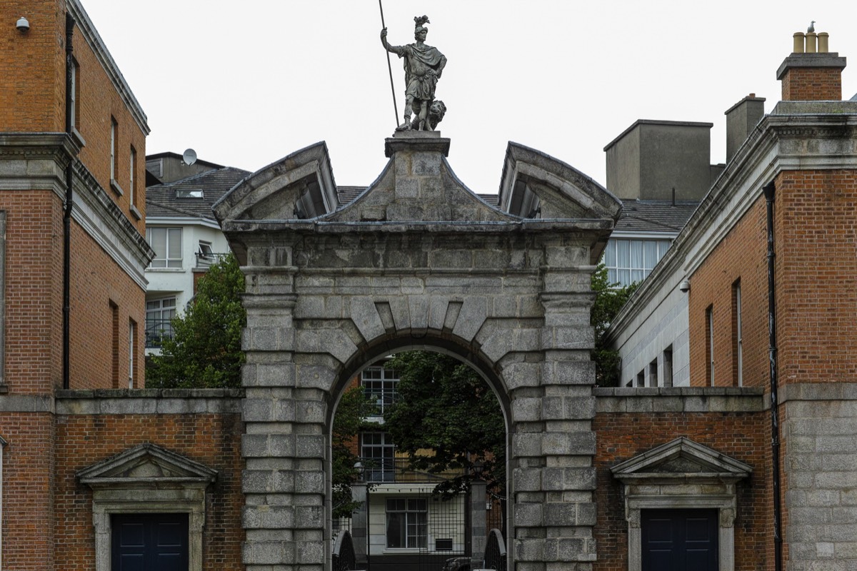 DUBLIN CASTLE WITHOUT TOURISTS 005