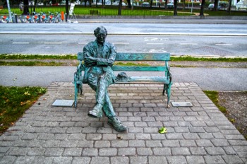  STATUE OF PATRICK KAVANAGH NORTH BANK OF GRAND CANAL ON MESPIL ROAD  