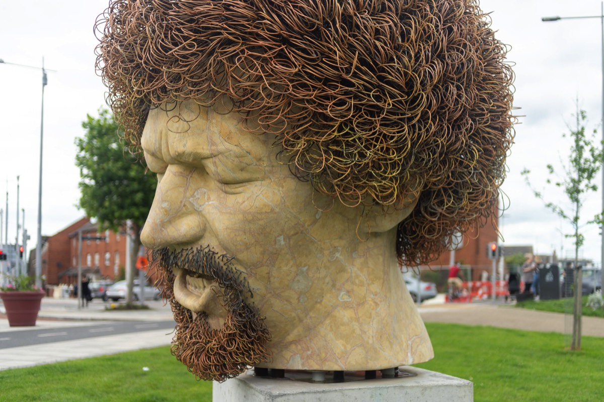 STATUE OF LUKE KELLY BY VERA KLUTE  HAS ALREADY BEEN VANDALISED FIVE TIMES  006