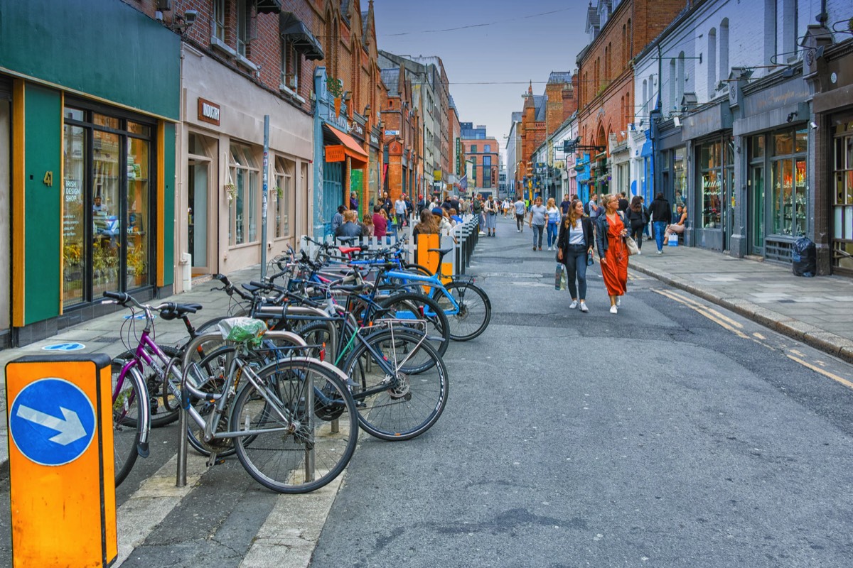 PEDESTRIANISED ON A TRIAL BASIS FOR FOUR WEEKENDS  009