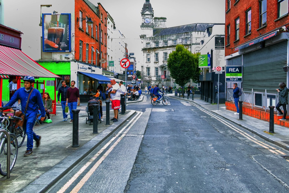 PEDESTRIANISED ON A TRIAL BASIS FOR FOUR WEEKENDS  022