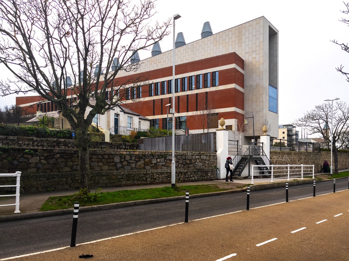 DUN LAOGHAIRE LIBRARY - DLR LEXICON BUILDING  003