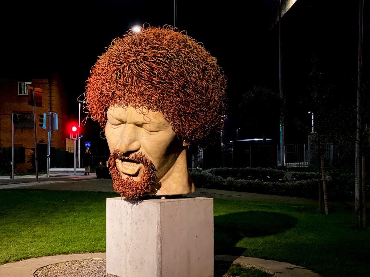 LUKE KELLY AT NIGHT - GUILD STREET 001