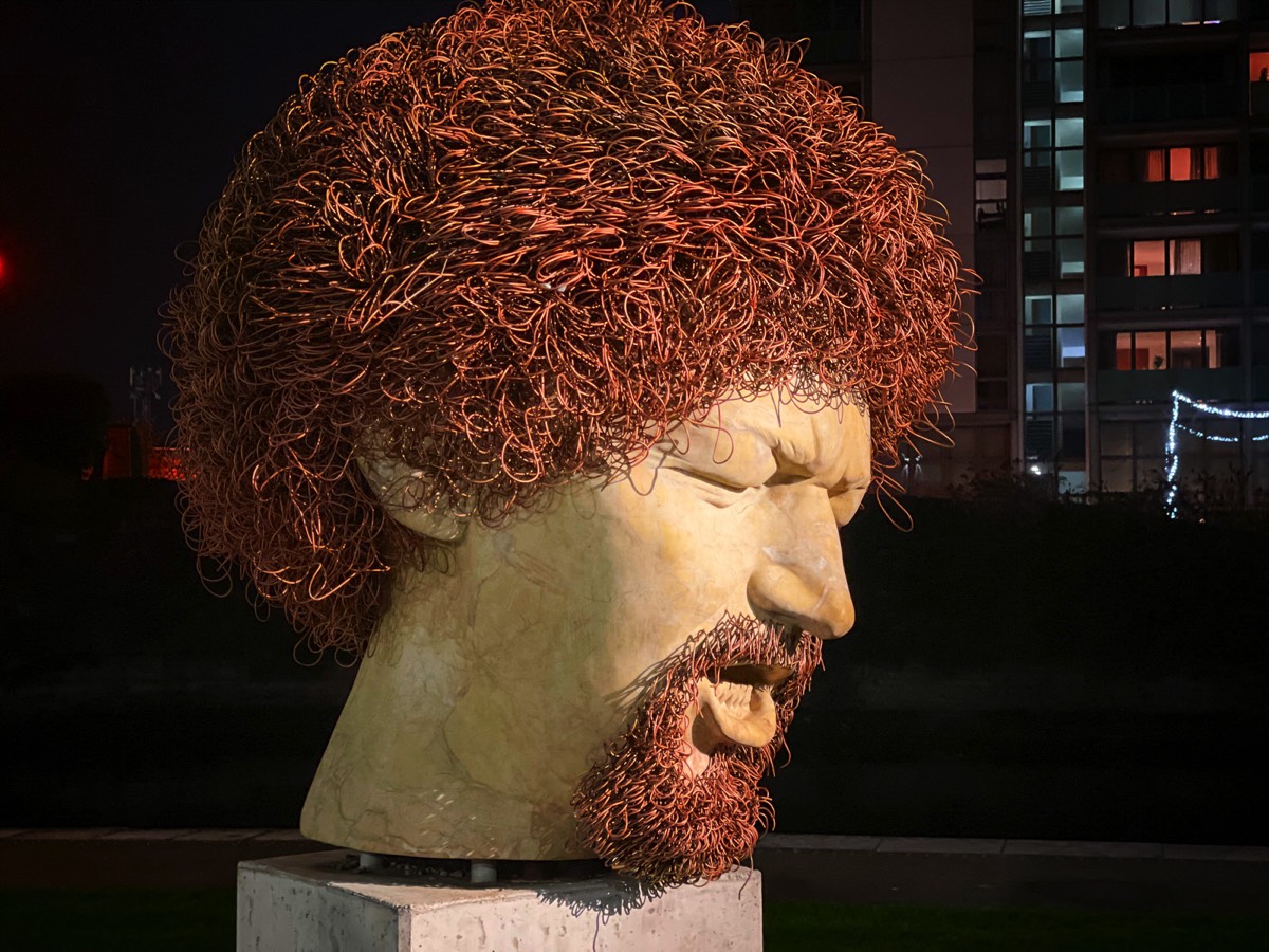 LUKE KELLY AT NIGHT - GUILD STREET 003