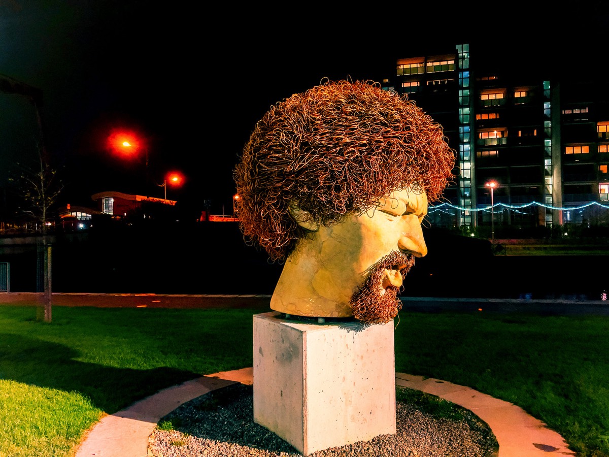 LUKE KELLY AT NIGHT - GUILD STREET 005