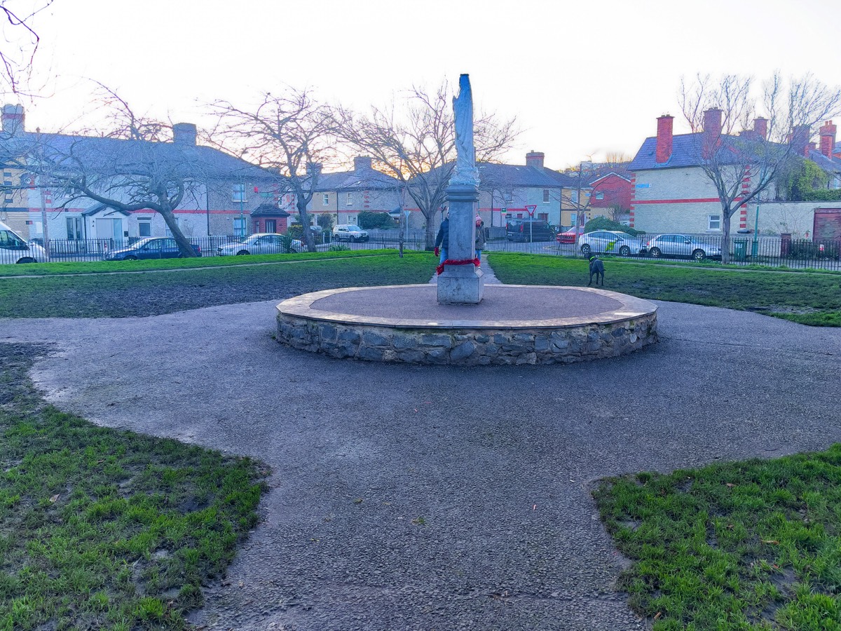 MARIAN STATUE OSCAR SQUARE PUBLIC PARK  IN THE COOMBE 002