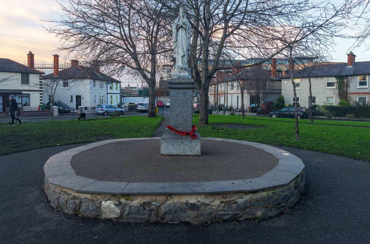 MARIAN STATUE OSCAR SQUARE PUBLIC PARK  IN THE COOMBE 003