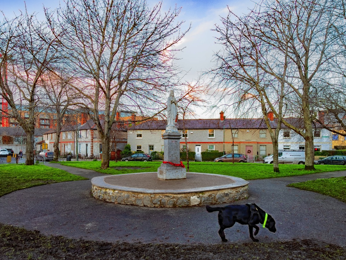 MARIAN STATUE OSCAR SQUARE PUBLIC PARK  IN THE COOMBE 005