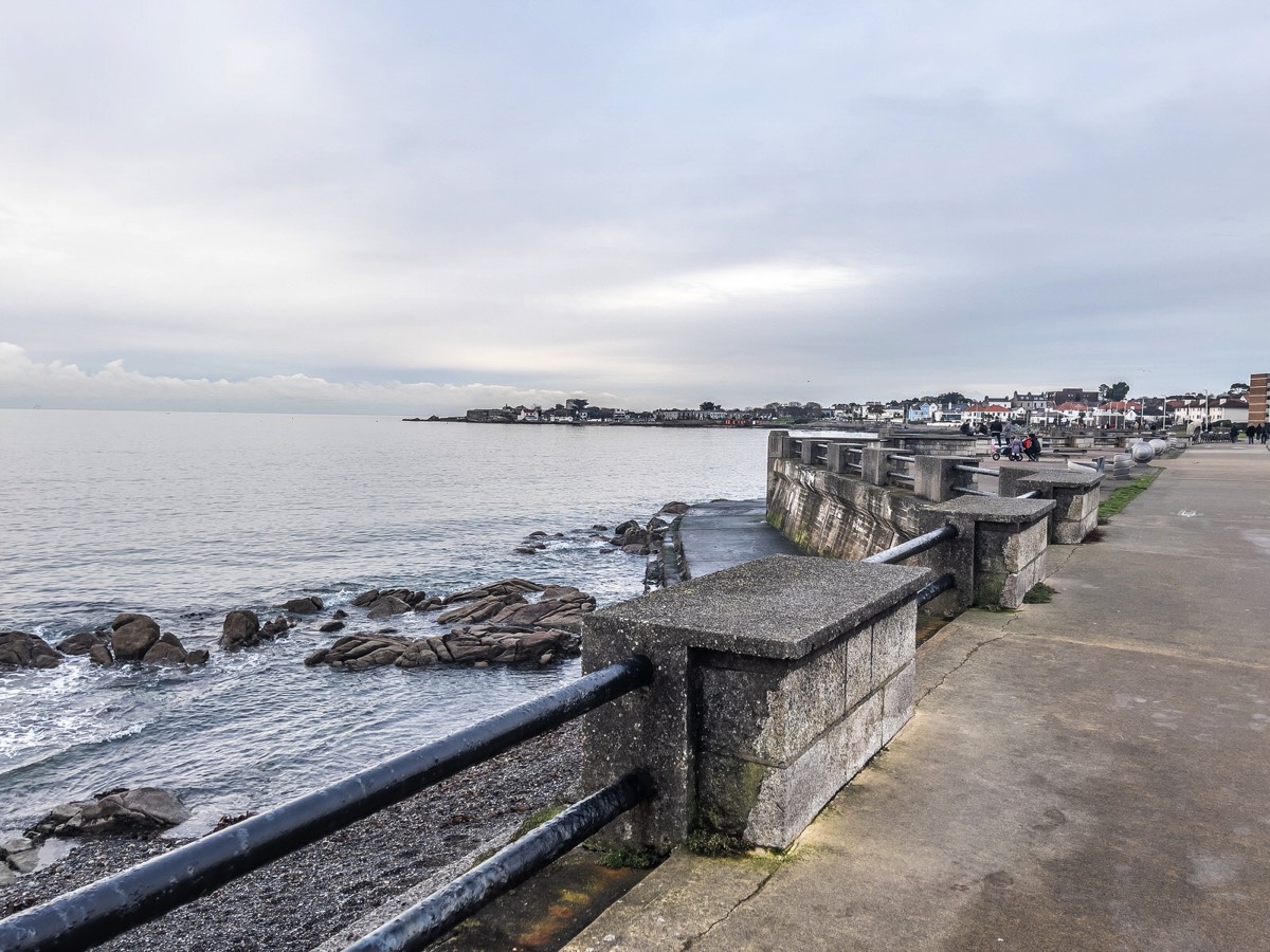 WATERFRONT IN DUN LAOGHAIRE - MARINE PARADE SCOTSMAN